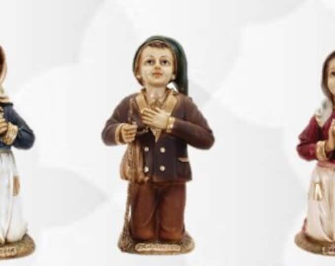 Trio of statues, shepherds of Fatima, 22.5 cm (8.85 inches) made of resin finely decorated by hand, of artisan production