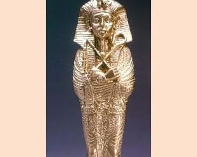 Classical Egyptian Art Sculpture "Mummy of Tutankhamun" cm 30 (11.81 inc) hand-decorated alabaster dust, marble base, made in Italy