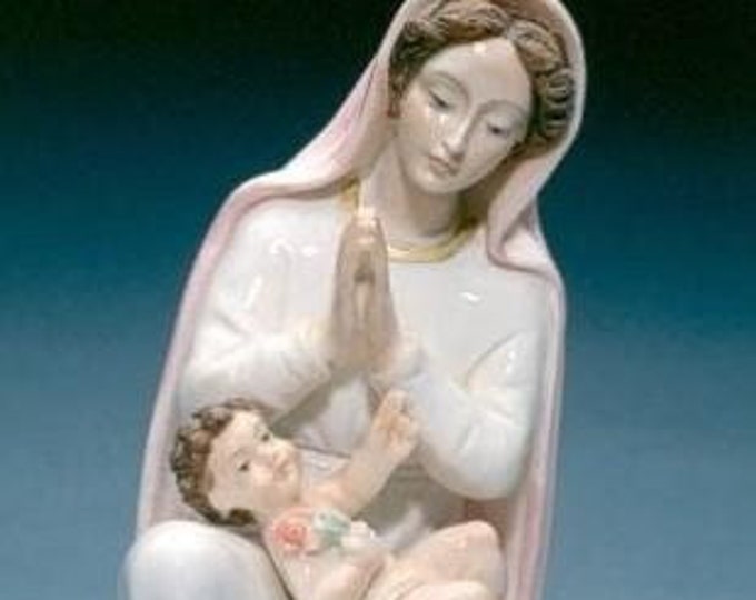 Statue of the Madonna of the Roses, cm 26 (10.23 inch) in alabaster powder, hand decorated, artisanal production, made in Italy