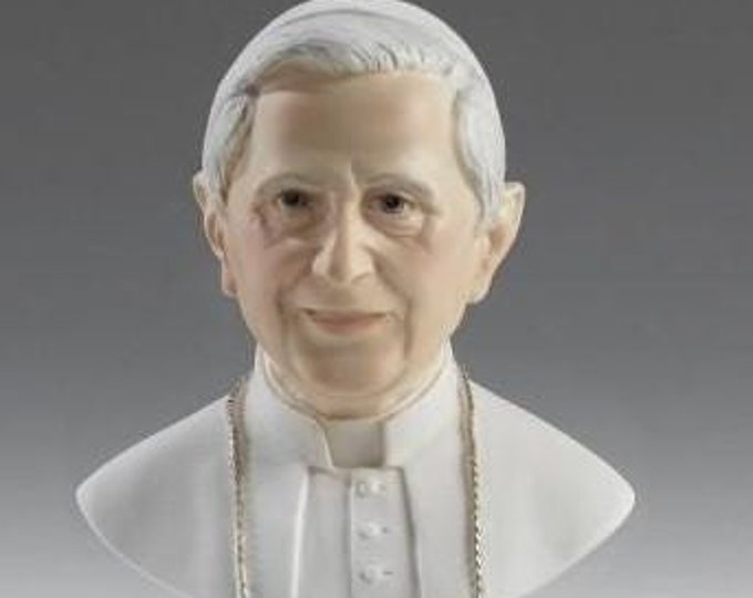 Bust statue of Pope Benedict XVI Ratzinger cm 22 (8.66 inches) in alabaster powder, wooden base, hand decorated, made in Italy
