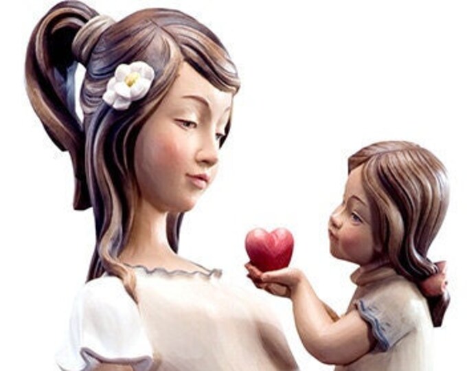 Sculpture of motherhood carved in wood from Valgardena and decorated by hand of Italian artisan production
