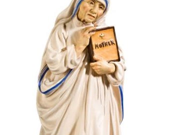 Statue of Saint Mother Teresa of Calcutta carved in Valgardena wood and hand-decorated, Italian artisan production.
