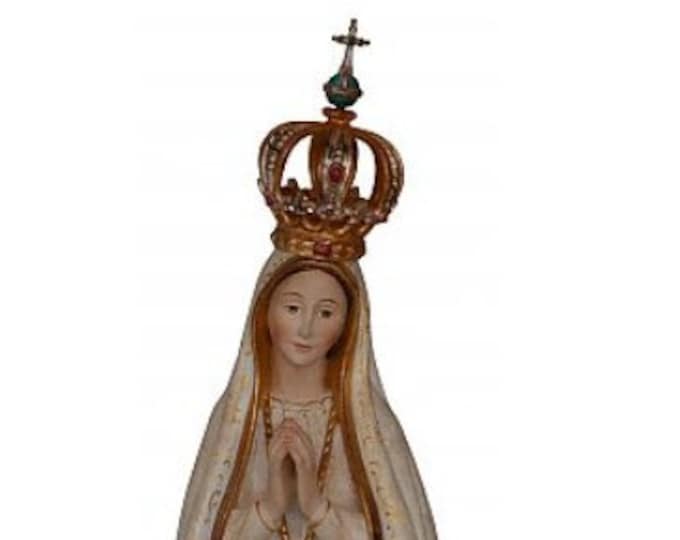 Statue of the pilgrim Madonna of Fatima carved in Valgardena wood and decorated by hand, Italian artisan production, various sizes