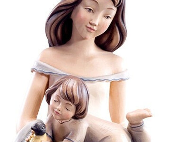 Sculpture of motherhood carved in wood from Valgardena and decorated by hand of Italian artisan production