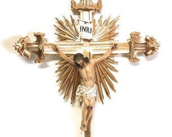 Crucified cross to hang, cm 78 x 47 (30,70 x 18,50 inches) in marble powder decorated by hand of artisan production