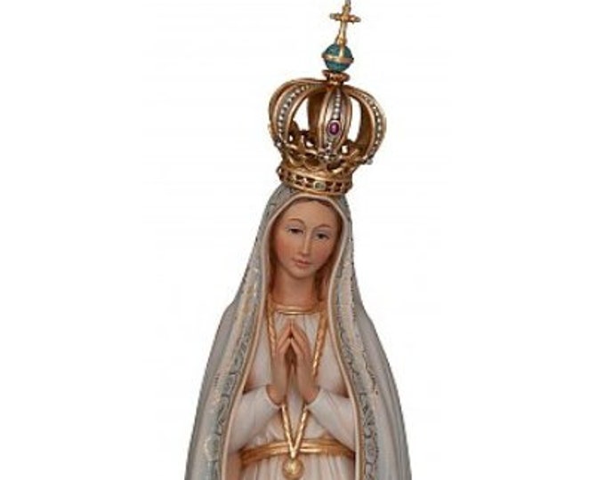 Statue of the pilgrim Madonna of Fatima carved in Valgardena wood and decorated by hand, Italian artisan production, various sizes