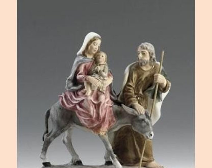 Statue of the Flight into Egypt cm 25 (9.84 inches) in alabaster powder, wooden base, hand decorated, made in Italy