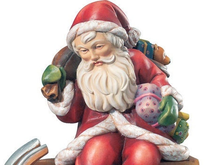 Sculpture of Santa Claus carved in wood from Valgardena and decorated by hand of Italian artisan production