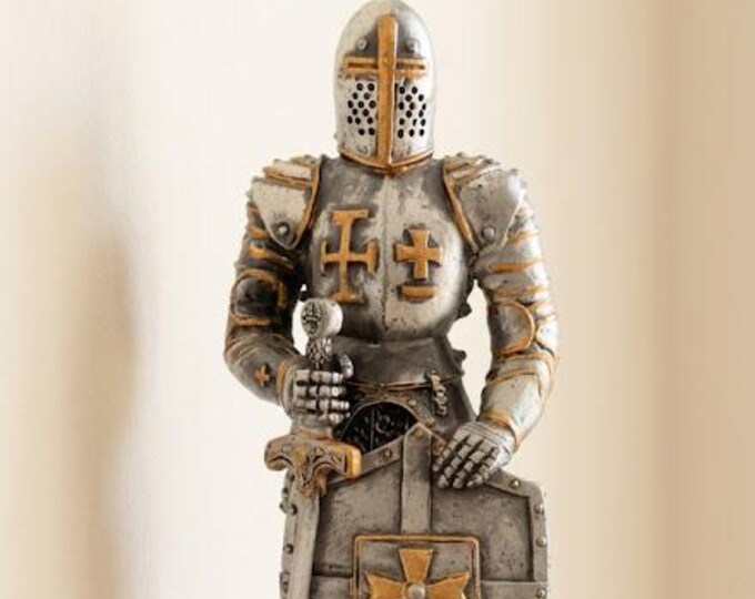 Classical sculpture of a Crusader with shield and sword, 11 cm (4.33 inches) in solid pewter, hand-decorated, artisanal, made in Italy