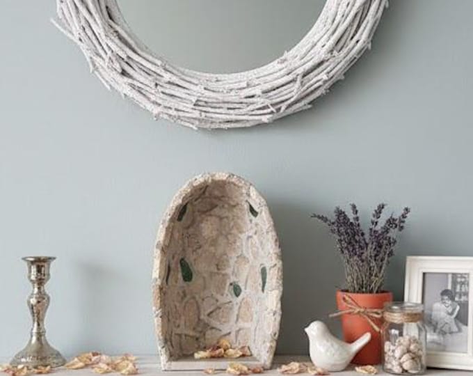 Handcrafted ivory marble statue cave with Guatemala green marble inserts, 23.5 x 15 cm, made in Italy