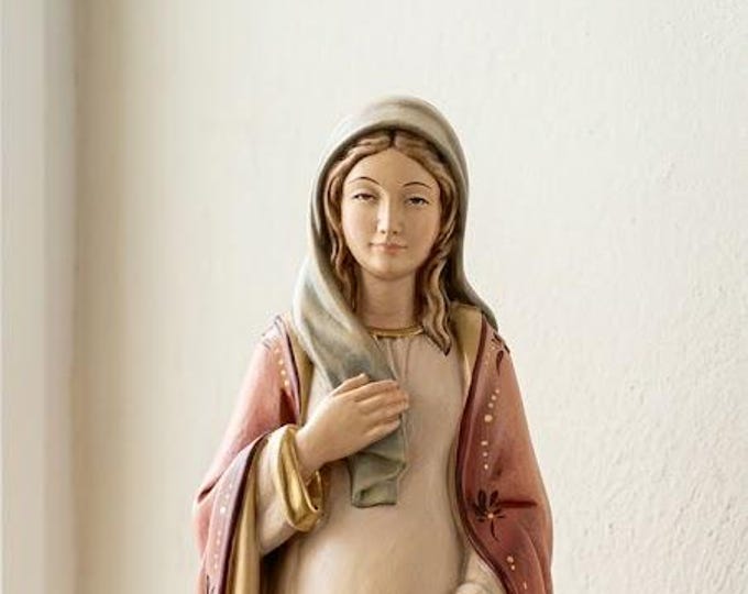 Statue of the pregnant Madonna carved in Valgardena wood, hand-decorated and handcrafted in Italy.