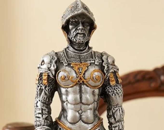 Classical sculpture Soldier of the Roman Empire, 11 cm (4.33 inches) in solid pewter, hand-decorated, artisanal, made in Italy