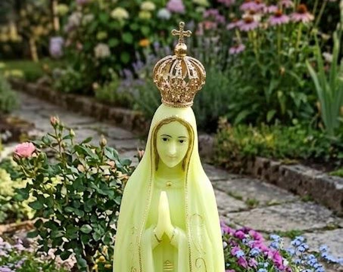 Statue of Our Lady of Fatima 61 cm (24.01 inches) in phosphorescent plastic, hand-decorated, artisanal production