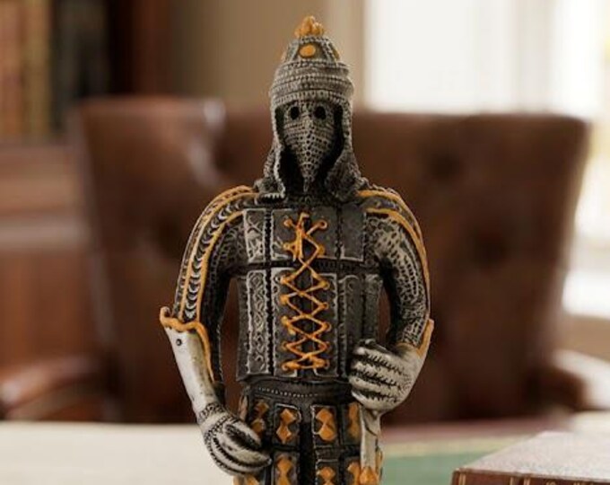 Classic sculpture Medieval Soldier with rifle, 11 cm (4.33 inches) in solid pewter, hand-decorated, artisanal, made in Italy
