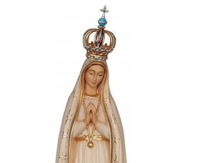 Statue of the pilgrim Madonna of Fatima carved in Valgardena wood and decorated by hand, Italian artisan production, various sizes