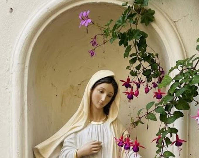 Statue of Our Lady of Medjugorje 60 cm (23.62 inches) in hand-decorated resin, handcrafted in Italy