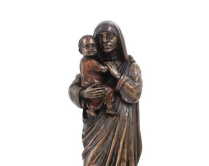Sculpture of Saint Mother Teresa of Calcutta, 21.5 cm (8.46 inches) in bronzed resin marble, handcrafted in Italy