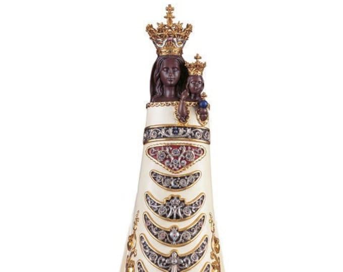 Statue of the Madonna of Loreto, carved in Valgardena wood and hand decorated, Italian artisan production