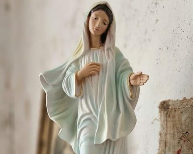 Statue of Our Lady of Medjugorje 30 cm (11.81 inches) in solid resin marble decorated by hand, Italian artisan production