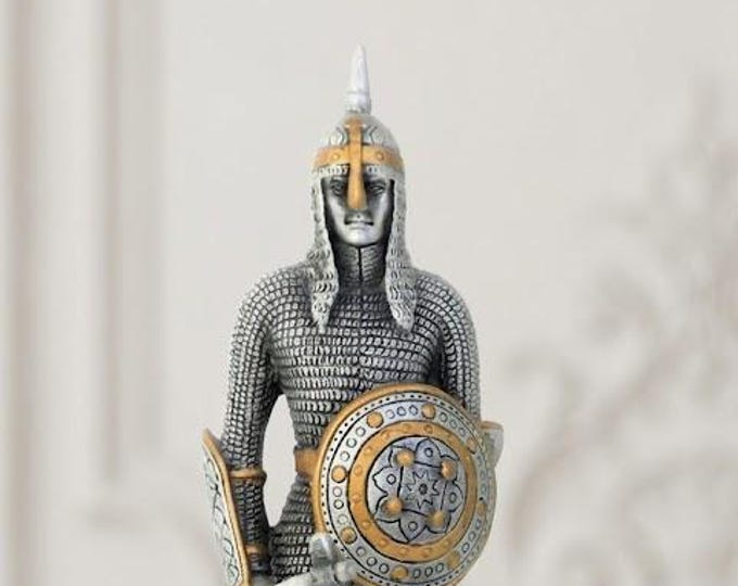 Classic sculpture Medieval Soldier with axe and shield, 11 cm (4.33 inches) in solid pewter, hand-decorated, artisanal, made in Italy