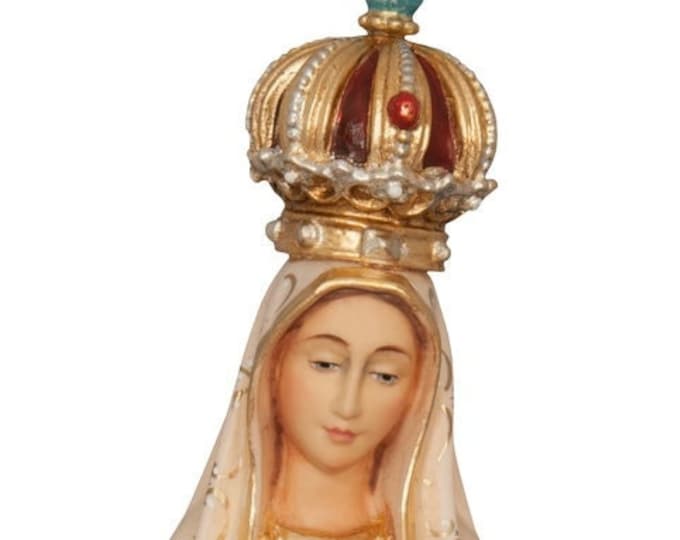 Statue of the pilgrim Madonna of Fatima carved in Valgardena wood and decorated by hand, Italian artisan production, various sizes