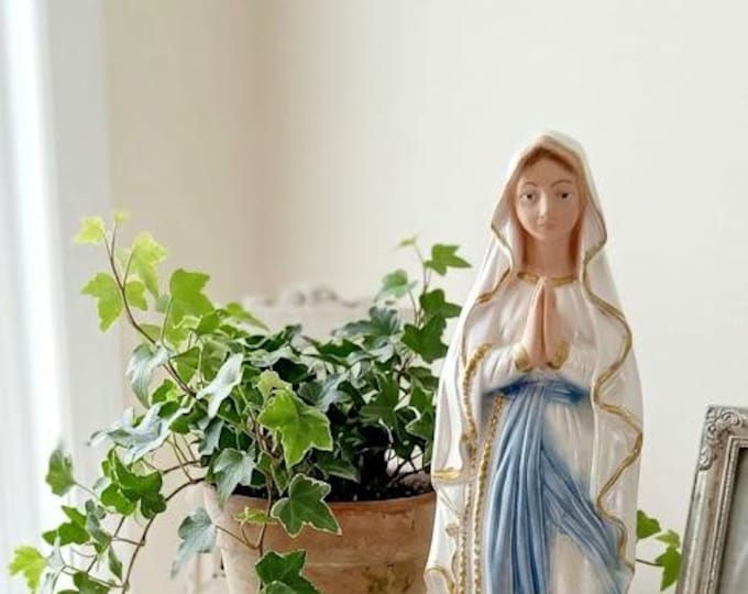 Statue of Our Lady of Lourdes, 31.5 cm (12.40 inches), hand-decorated plaster, Italian artisan production