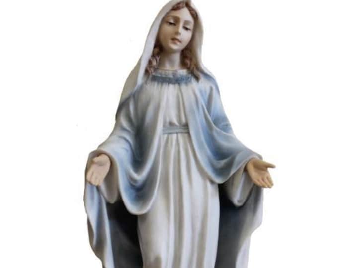 Sculpture of the Miraculous Madonna, 20 cm (7.87 inches) in hand-decorated resin marble, handcrafted in Italy