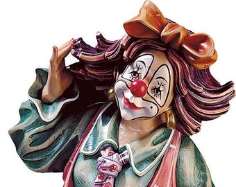 Clown statue of love carved in Valgardena wood and decorated by hand, of Italian artisan production