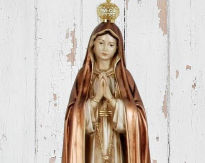 Statue of Our Lady of Fatima in hand-decorated resin with a special gold finish, handcrafted in various sizes available