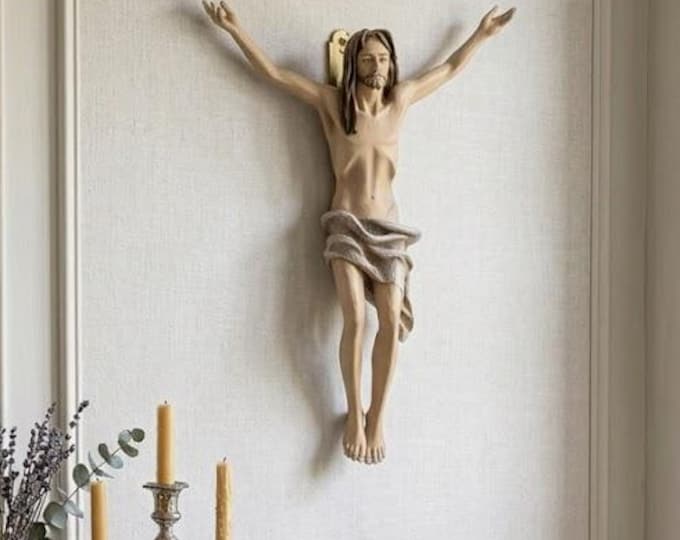 Modern sculpture of the resurrected Christ, carved in Valgardena wood and hand-decorated, various sizes, handcrafted in Italy