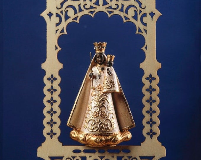 Statue of the Madonna of Einsiedeln in the niche, carved in Valgardena wood, hand-decorated, made in Italy