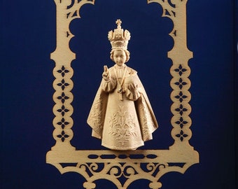 Statue of the Child Jesus of Prague in the niche, carved in wood of valgardena decorated by hand of Italian production