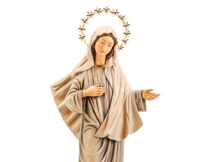 Statue of Our Lady of Medjugorje with radiation, carved in wood from Valgardena and hand-decorated of Italian craftsmanship