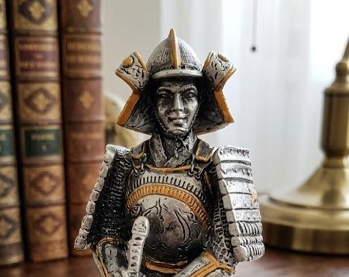 Classical Samurai Soldier sculpture, 11 cm (4.33 inches) in solid pewter, hand-decorated, artisanal, made in Italy