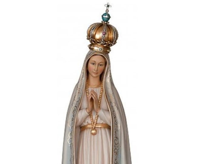 Statue of the pilgrim Madonna of Fatima carved in Valgardena wood and decorated by hand, Italian artisan production, various sizes