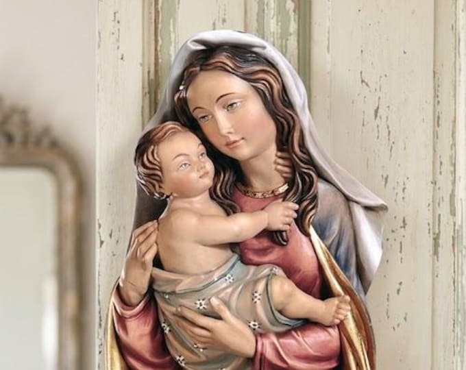 Holy water stoup with Madonna, carved in Valgardena wood, hand-decorated with oil colours and gold leaf, made in Italy