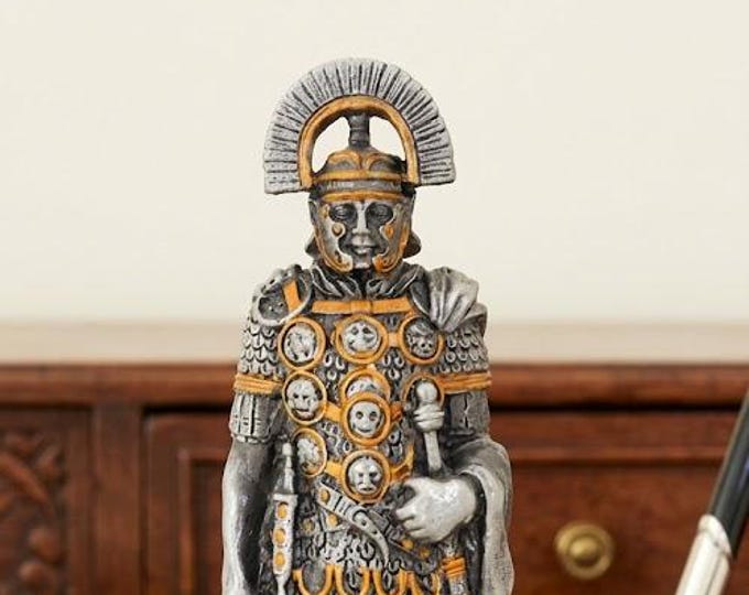 Classical sculpture of a Roman Empire Officer, 11 cm (4.33 inches) in solid pewter, hand-decorated, artisanal, made in Italy