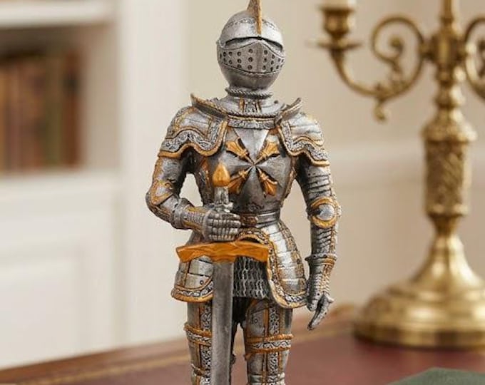 Classic sculpture Medieval Soldier with armor and sword, 11 cm (4.33 inches) in solid pewter, hand decorated, artisanal, made in Italy