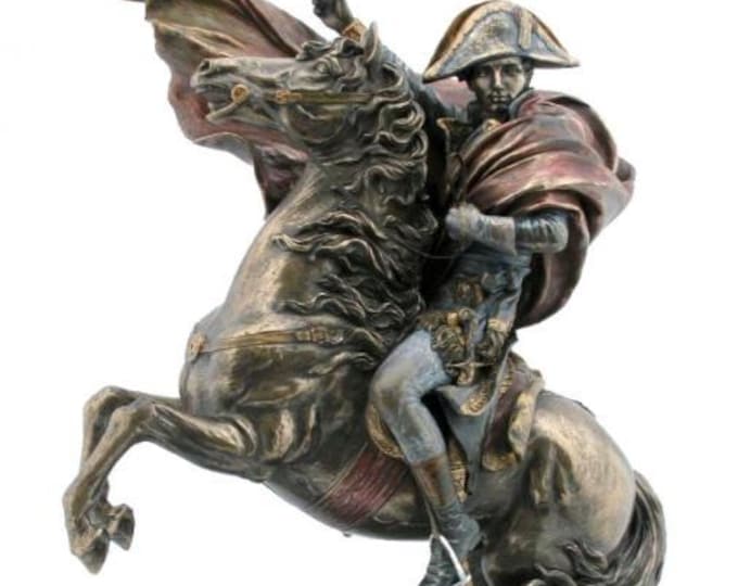 Scultura classica di Napoleone Bonaparte a cavallo, cm 28 (11,02 inches) in marmo resina bronzata, artigianale, made in Italy