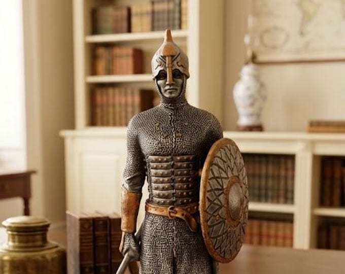 Classical sculpture of a medieval Prussian soldier, 11 cm (4.33 inches) in solid pewter, hand-decorated, artisanal, made in Italy