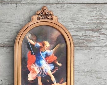 Holy water stoup in aged gilded MDF wood, 38 cm (14.96 inches), various subjects available, made in Italy