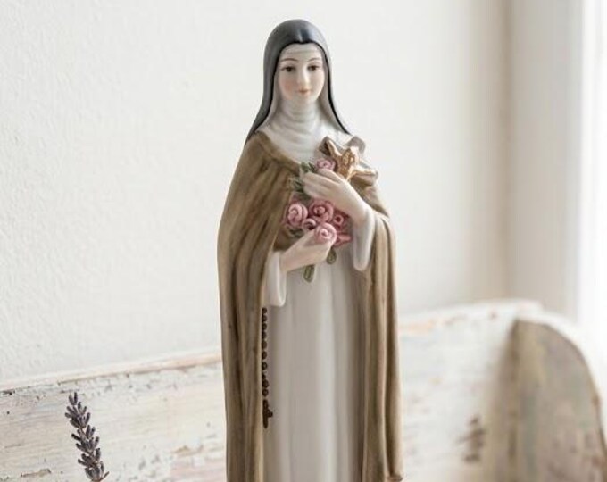 Statue of Saint Teresa, 23 cm (9.05 inches) in alabaster powder, wooden base, hand-decorated, made in Italy