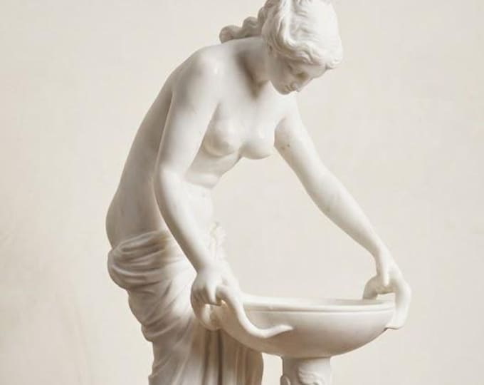 Classical sculpture "Venus Danaide" made of alabaster powder, marble base, 32 cm (12.6 inches) Made in Italy