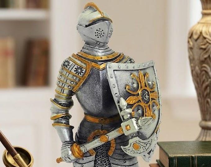 Classical sculpture of a medieval soldier with axe and armor, 11 cm (4.33 inches) in solid pewter, hand-decorated, artisanal, made in Italy