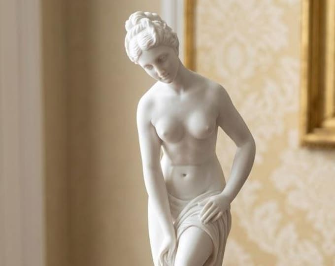 Classic sculpture "Allegrain Bather" in alabaster powder, marble base, 38 cm (14.94 inches) of Italian artisan production.