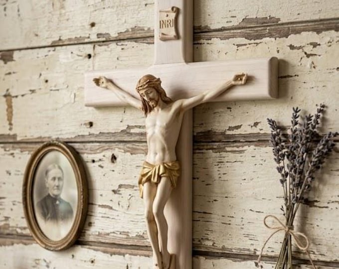 Hanging cross crucifix, 30 x 17 cm (11.81 x 6.69 inches) in wood and marble resin, hand-decorated, Italian artisan production