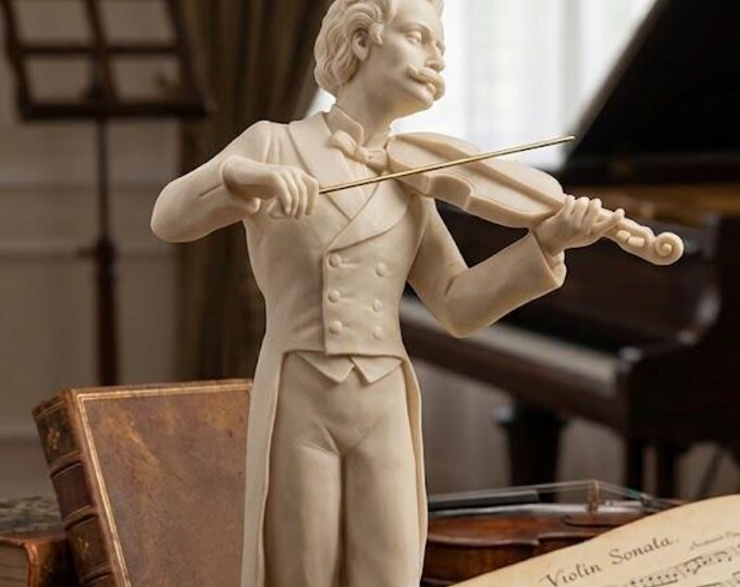 Classical sculpture by Richard Strauss, 26 cm (10.23 inches) in alabaster powder, marble base, handcrafted, made in Italy