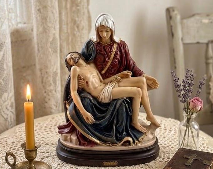 Statue of the Pietà of Christ 28 cm (11.02 inches) made of resin and finely hand-decorated, artisanal production