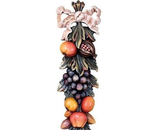 Sculpture composition of fruit from Alto Adige, carved in Valgardena wood, hand-decorated, of Italian artisan production