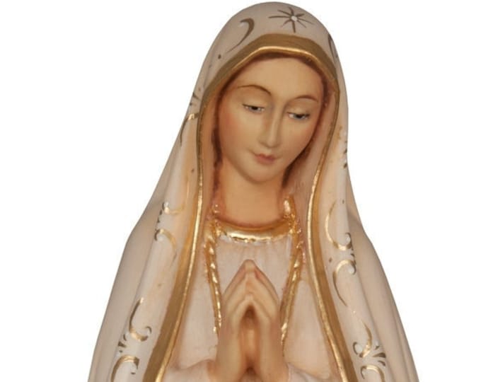 Statue of the pilgrim Madonna of Fatima carved in Valgardena wood and decorated by hand, Italian artisan production, various sizes